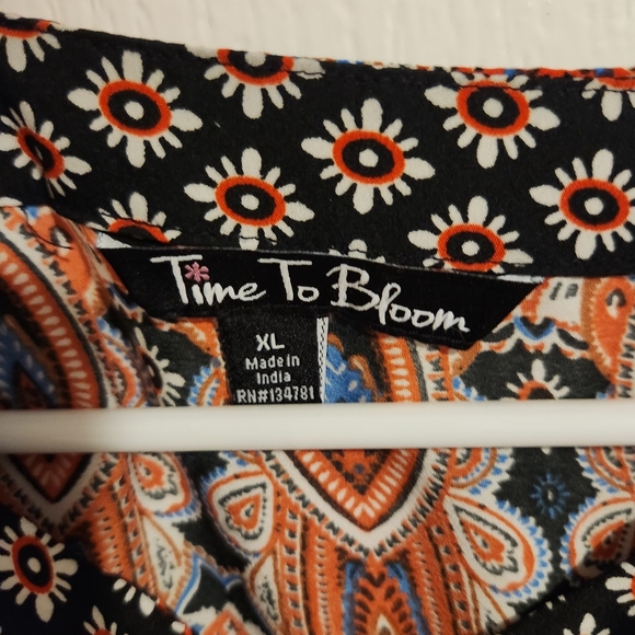 Chic Black and Orange Paisley Blouse - Picture 2 of 3